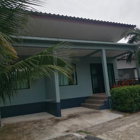 Na-Na​Twinhouse Villa Pantai Bang Tao Bagian luar foto